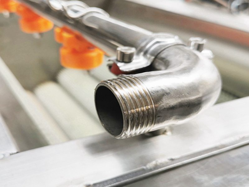 root vegetable washing machine with clean water spraying